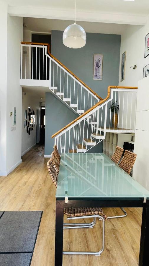 Modern City Centre House غالواي المظهر الخارجي الصورة
