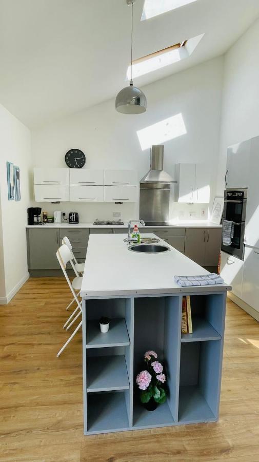 Modern City Centre House غالواي المظهر الخارجي الصورة