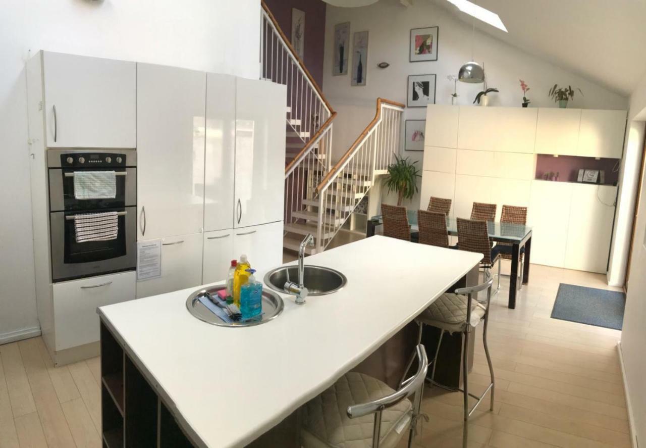 Modern City Centre House غالواي المظهر الخارجي الصورة